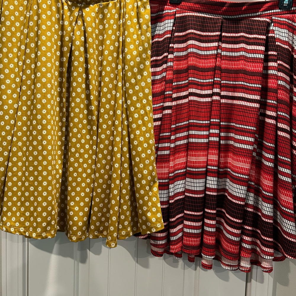 Two beautiful LuLaRoe skirts.